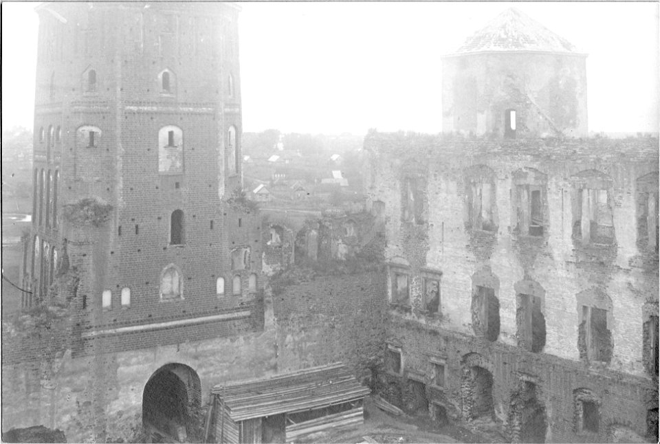 Mirski zamak, Dvor-Brama. Мірскі замак, Двор-Брама (A. Visłocki, 1923)