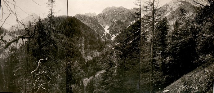 Mittagskofel, Zweispitz, Mt. Pipper mit dem Paluggraben aus der Baskenstellung. (4-7.1917.) (BildID 15800147)