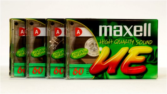 2010s_Maxell_UE_cassette_-_real_or_fake_(03)
