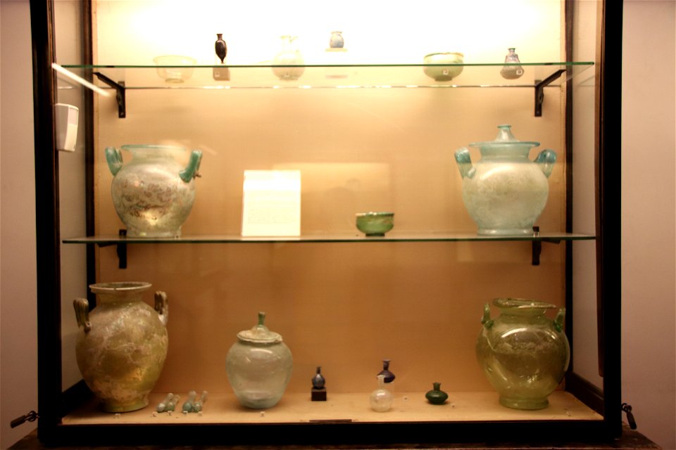 Roman Glass from Pompeii (48451497816)