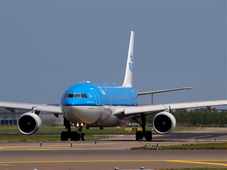 PH-AOB KLM Royal Dutch Airlines Airbus A330-203 - cn 686 pic0
