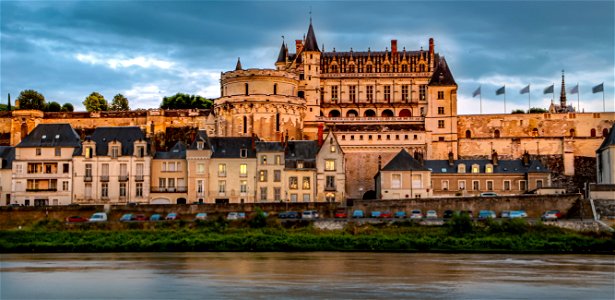 Chateau d'Amboise au soleil couchant (48335746136)