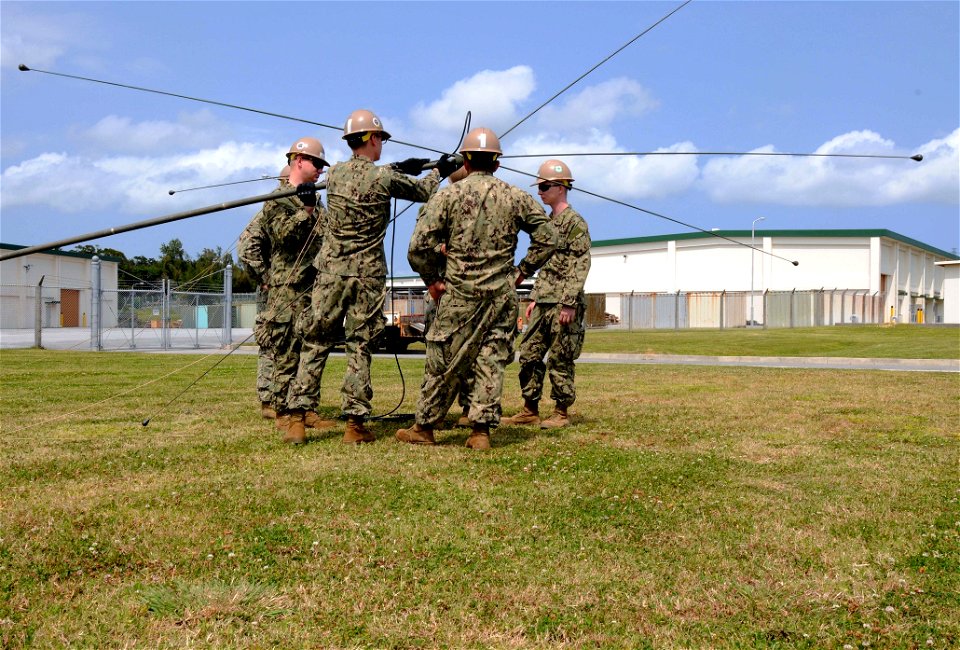 NMCB 1 DET Okinawa Sailors conduct SCWS training 140417-N-EP471-014