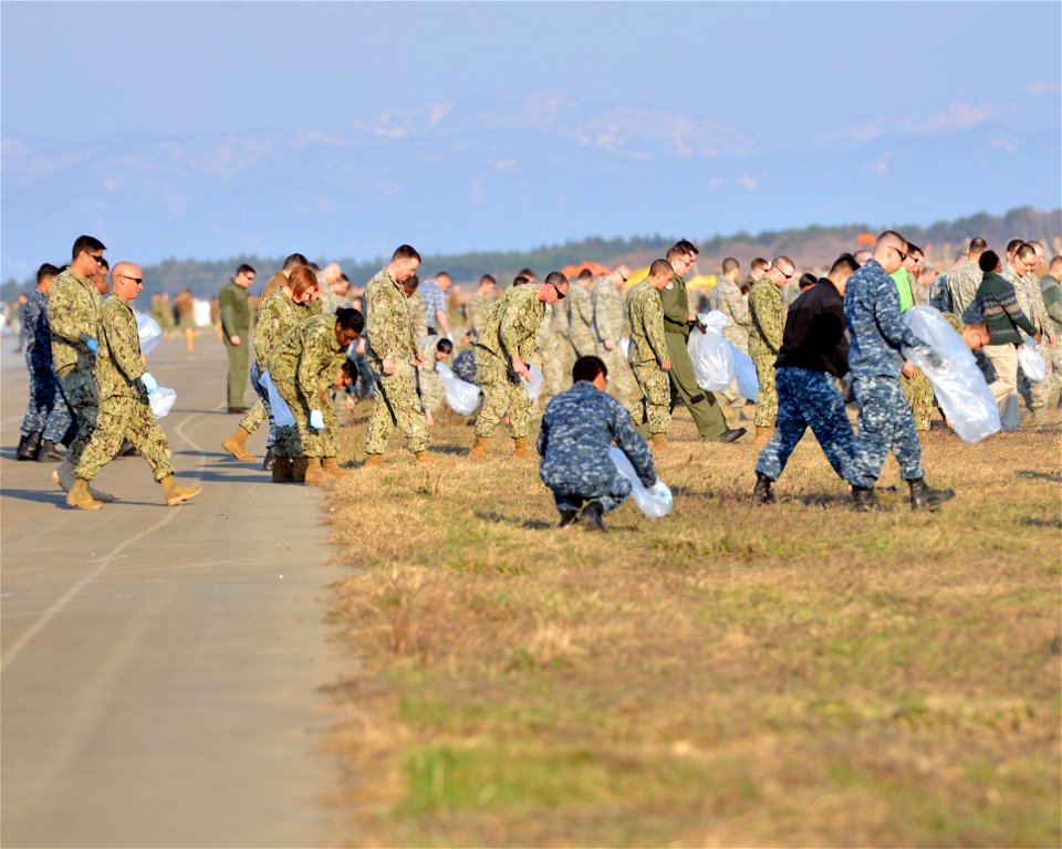 Misawa service members conduct FOD walkdown 140425-N-DP652-058