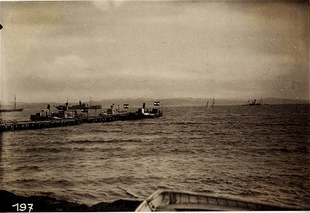 Molo von Durazzo mit versenkten Schiffen im Hintergrunde. (BildID 15571414)