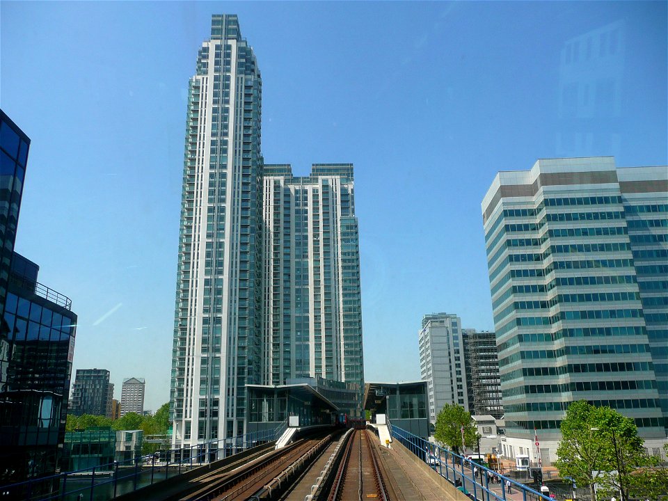 DLR-SouthQuay-P1160338 (36579709356)