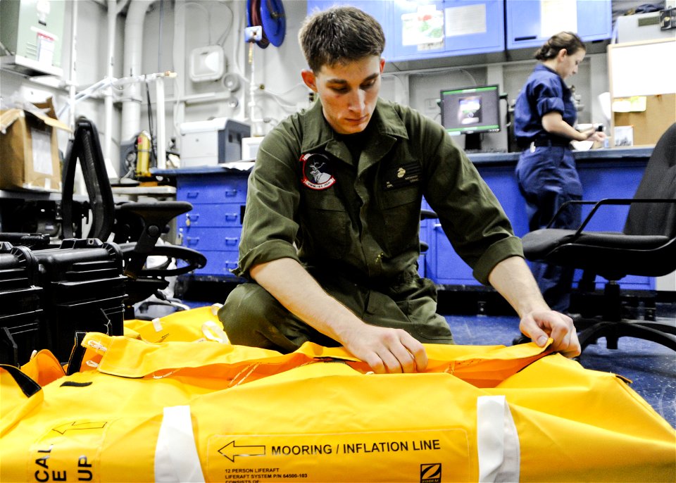 USS BOXER (LHD 4) 131111-N-GM561-068 (10833626133)
