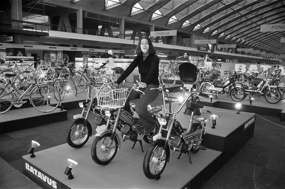 Tweewieler RAI 76 in Amsterdam de zg snorfietsen, Bestanddeelnr 928-4282