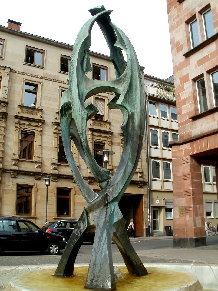 20110519Brunnen_Rathausplatz_Saarbruecken2