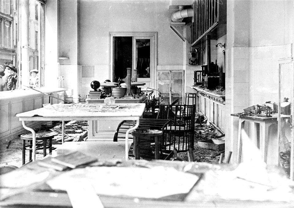 Maggi Laboratory, Paris (LOC)