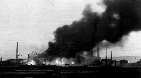 Incendie aux portes de Bucarest dévastant 35.000 litres d'essence (Agence Meurisse, 1935)