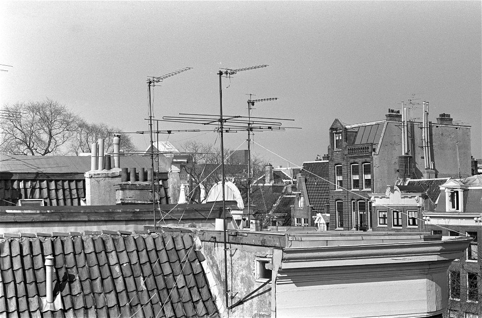 TV-antennes op daken, Bestanddeelnr 919-0752