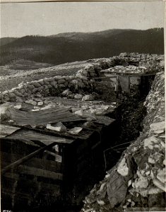 Monte Katze .Italienischer Stützpunkt, im Hintergrund Monte Zebio (BildID 15635765)