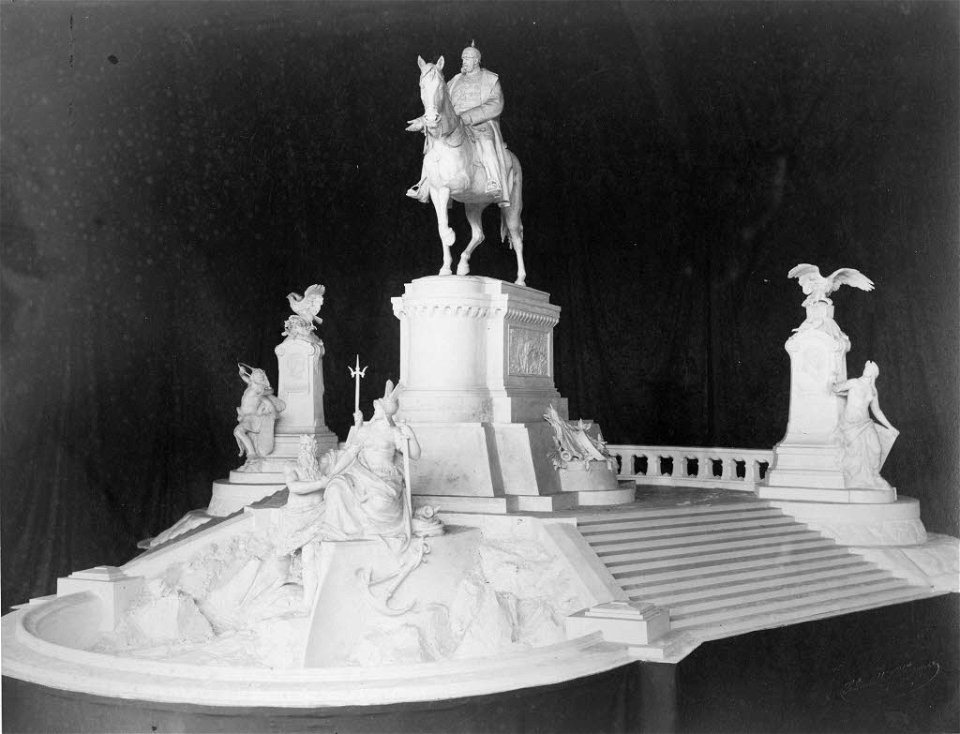 Modell Reiterstandbild Kaiser Wilhelm I. im Schlossgarten (Kiel 71.040)