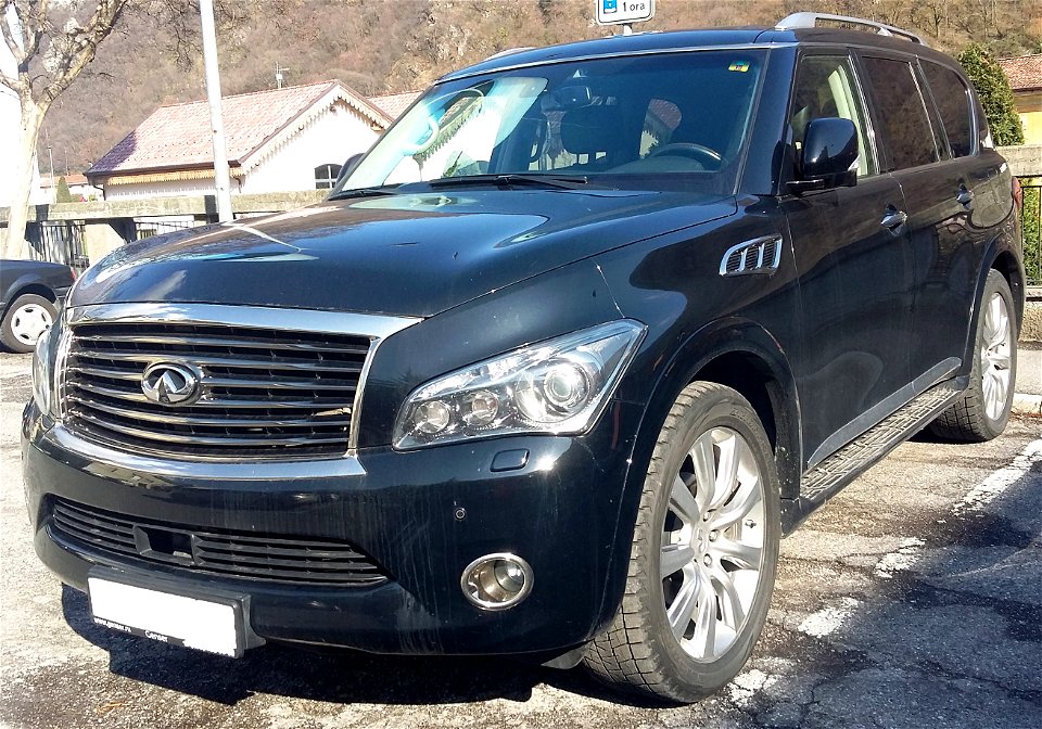 2010_Infiniti_QX56
