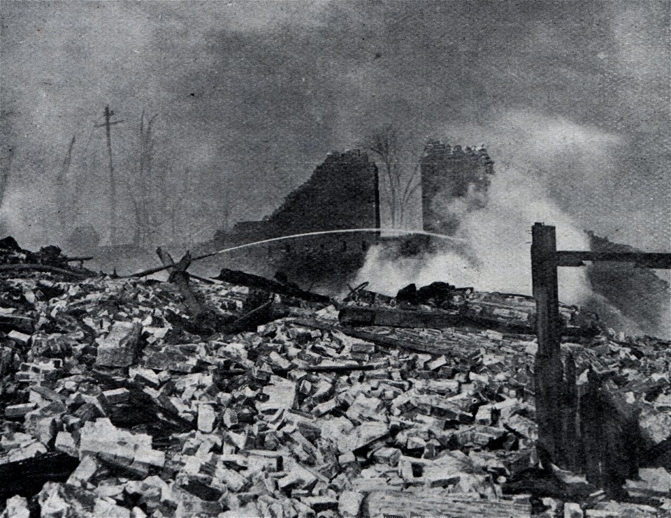 No 3905 Page 25, Les moulins de Gurney achevant de brûler
