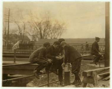 Noon-hour card game-Mill Boys. Pacific Mills. LOC nclc.01866 photo