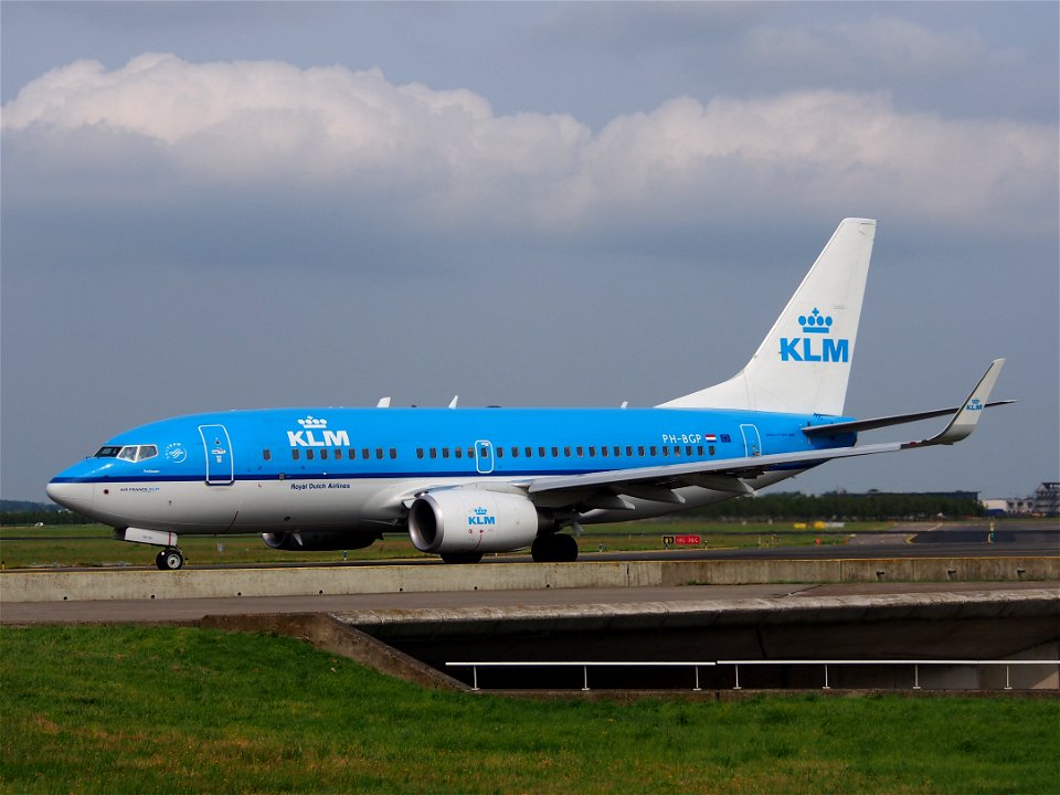PH-BGP KLM Royal Dutch Airlines Boeing 737-7K2(WL) - cn 38127 taxiing 14july2013 pic2