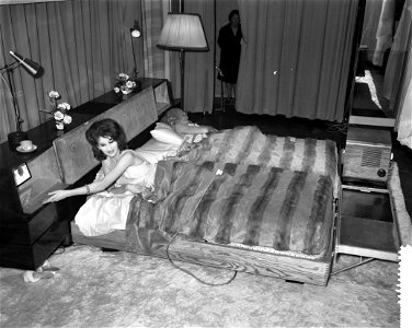 Persconferentie over Het Bed in het Carltonhotel te Amsterdam, Bestanddeelnr 912-1372 photo