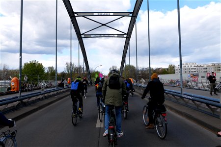 TVO stoppen bicycle demonstration back 2021-04-25 40