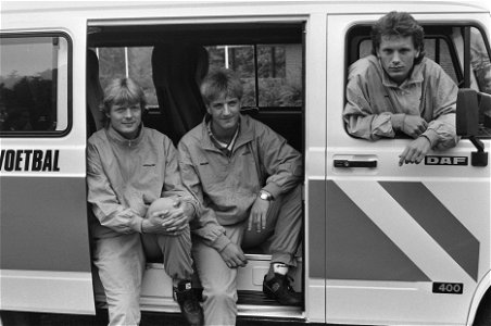 Persdag PSV nieuw bij PSV, Soren Lerby (l) en Wim Kieft (r), Bestanddeelnr 934-0427 photo