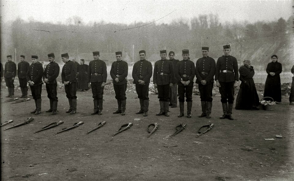 Maniobras militares en la playa de Ondarreta (6 de 6) - Fondo Car-Kutxa Fototeka