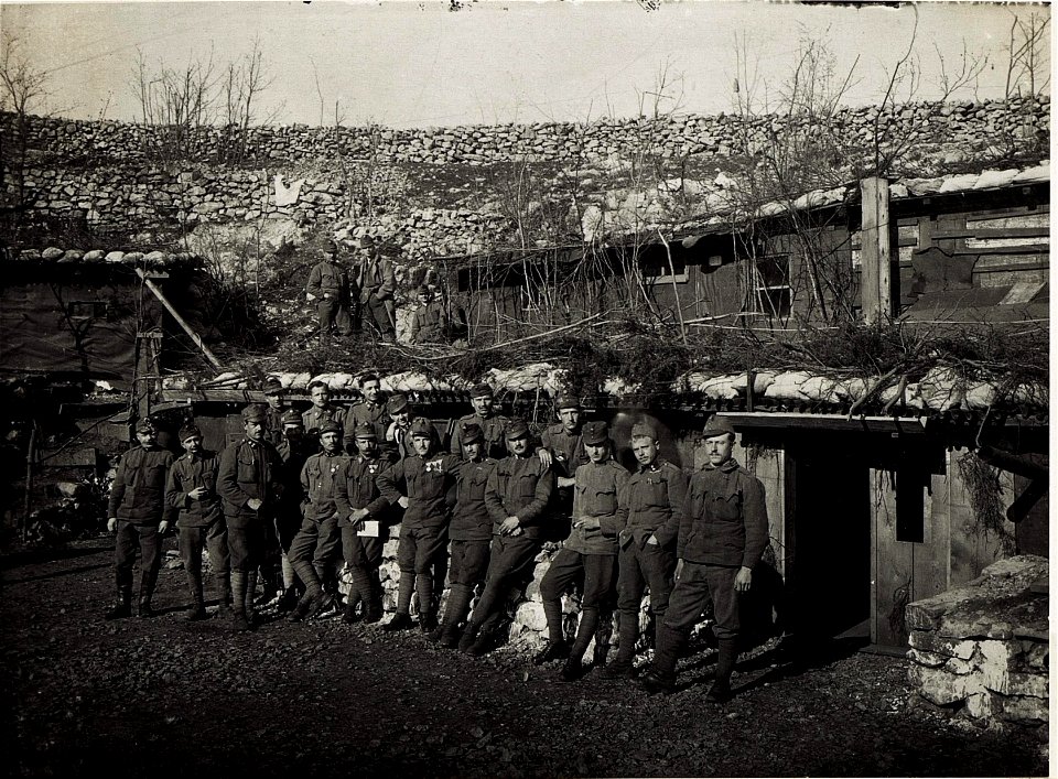 Mannschaftsgruppe des Infanterieregiments 47. Kommando in der Postdoline. (BildID 15574143)