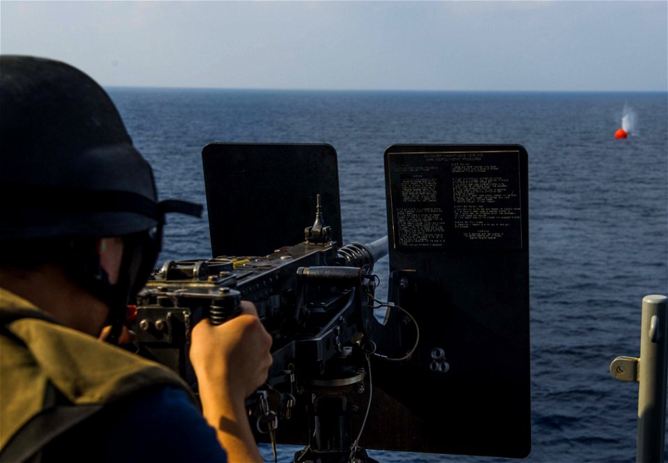 USS BOXER (LHD 4) 131108-N-VO234-017 (10814306336)