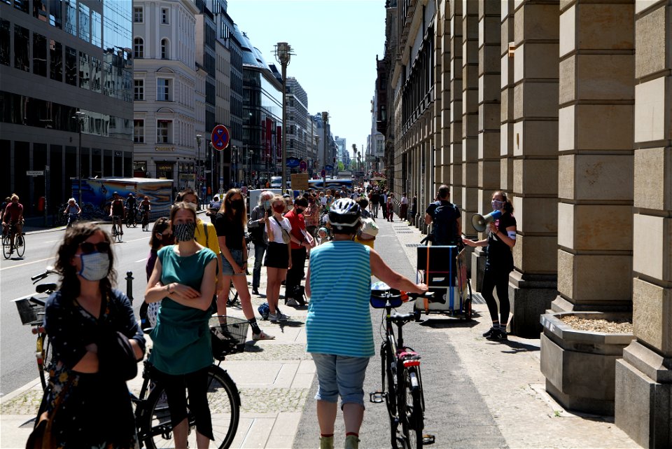 Human chain mobility protest Berlin 2020-06-02 32