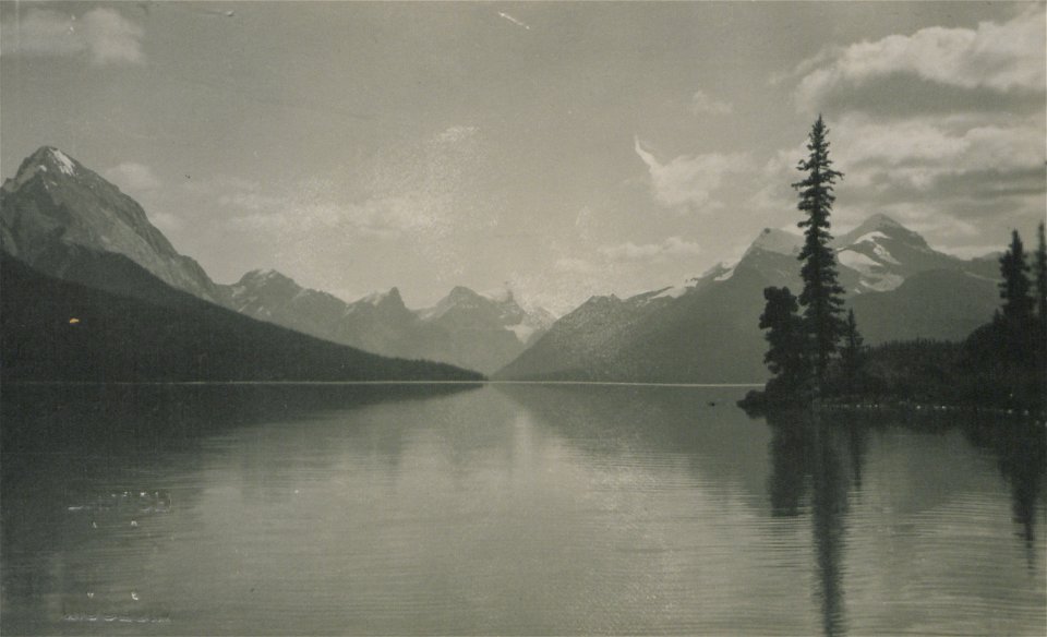 Maligne Lake No 4 (HS85-10-24775)