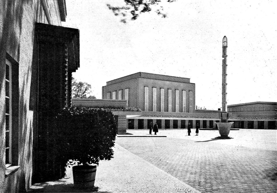 Magdeburg Ehrenhof auf dem Ausstellungsgelände mit Vorführungsbühne