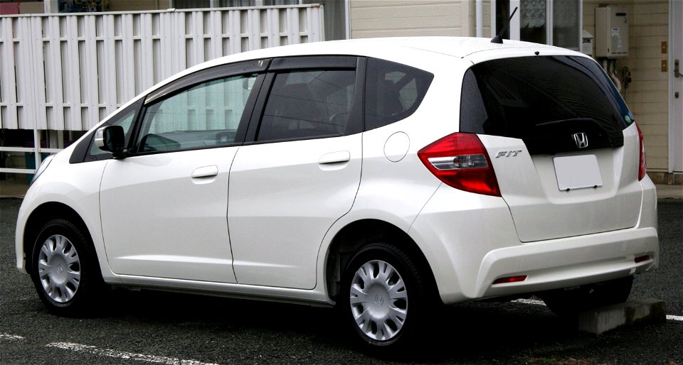 2010_Honda_Fit_1.3_rear