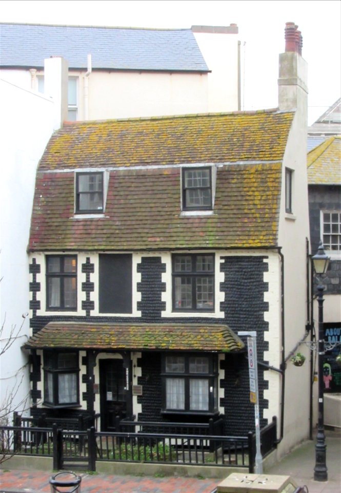 8_Bartholomews,_The_Lanes,_Brighton_(NHLE_Code_1379973)_(December_2016)