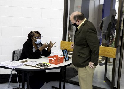 Duggan voting at Butzel Family Ctr.-2371 (50433530816)
