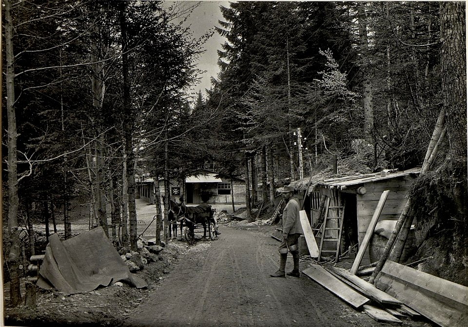 Malteserspital in Monte Rover. Aufgenommen im Mai 1916. (BildID 15535764)