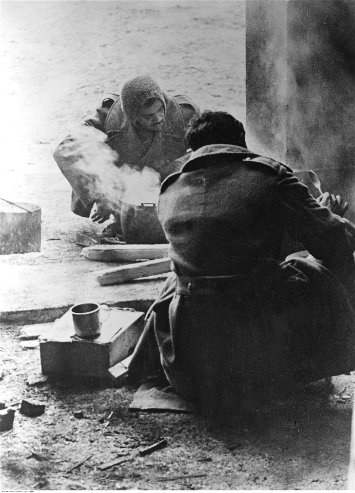 Jeńcy wojenni w niewoli niemieckiej na froncie włoskim (2-2492)