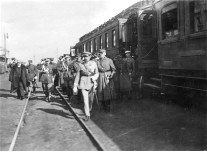 Józef Piłsudski w podróży (22-567) photo