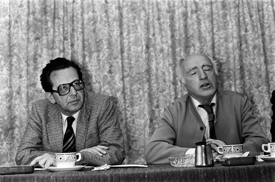 Persconferentie ivm Auschwitz tentoonstelling in Zuiderkerk drs AH Paape , Bestanddeelnr 930-7619