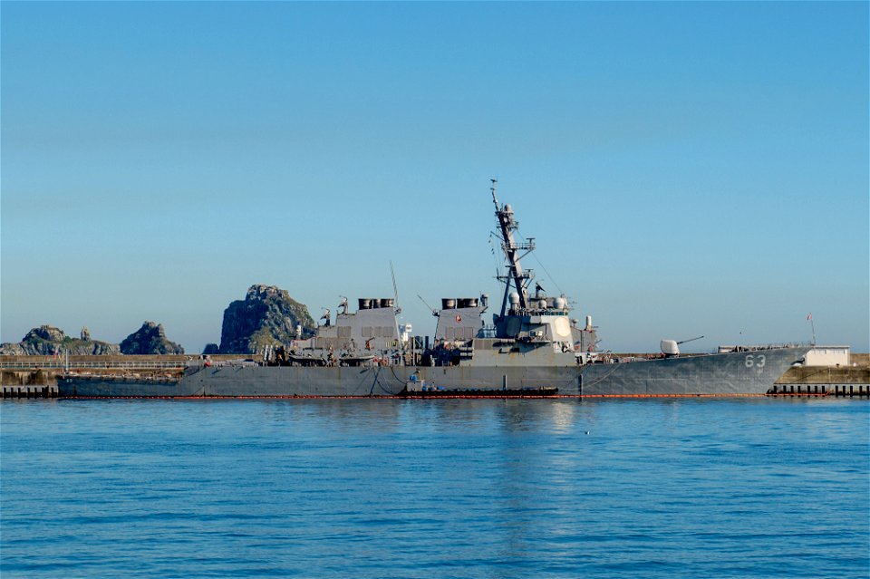 161017-N-UF697-361 (30393883372)