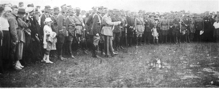 Józef Piłsudski na nierozpoznanej uroczystości (22-439)