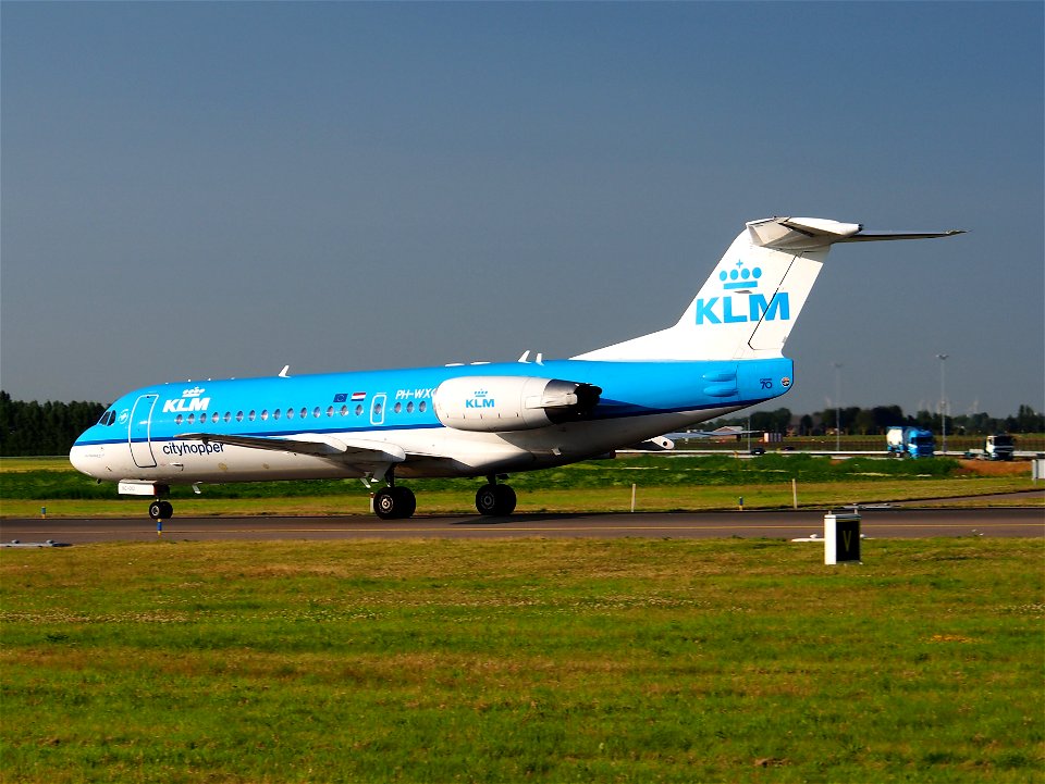PH-WXC KLM Cityhopper Fokker F70 - cn 11574 taxiing 18july2013 pic-004
