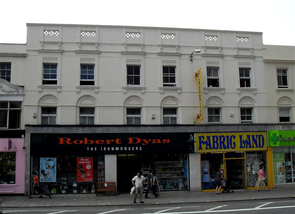 74_and_76_Western_Road,_Brighton_(July_2010)