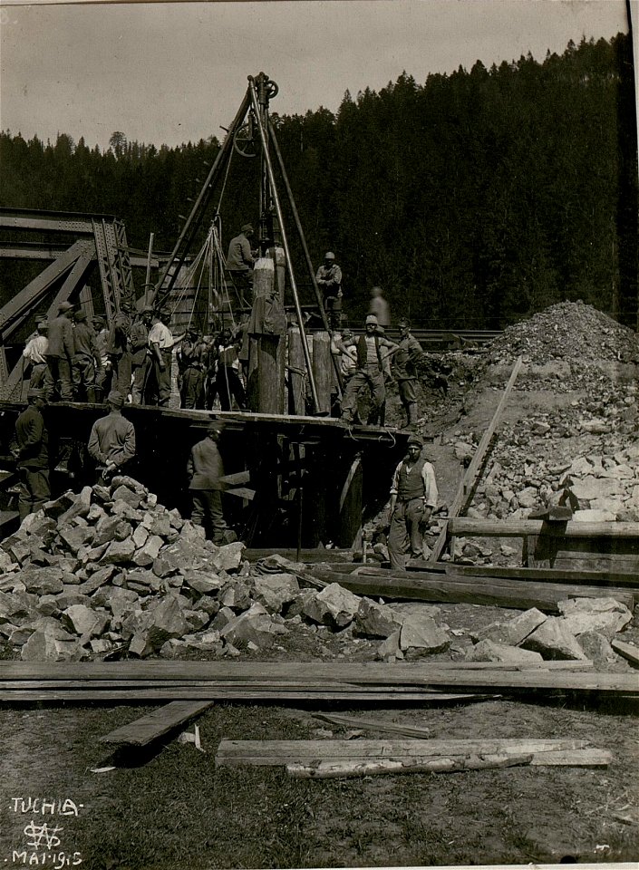 Provisorischer Brückenbau, Tuchla. (BildID 15517515)