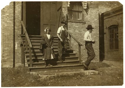 Noon hour at the Dallas Cotton Mill. LOC nclc.02858 photo