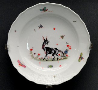 Plate, c. 1740, Meissen, hard-paste porcelain, overglaze enamels, gilding - Gardiner Museum, Toronto - DSC00919 photo