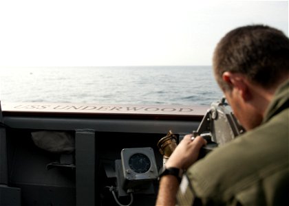 Martillo 120803-N-NL541-456