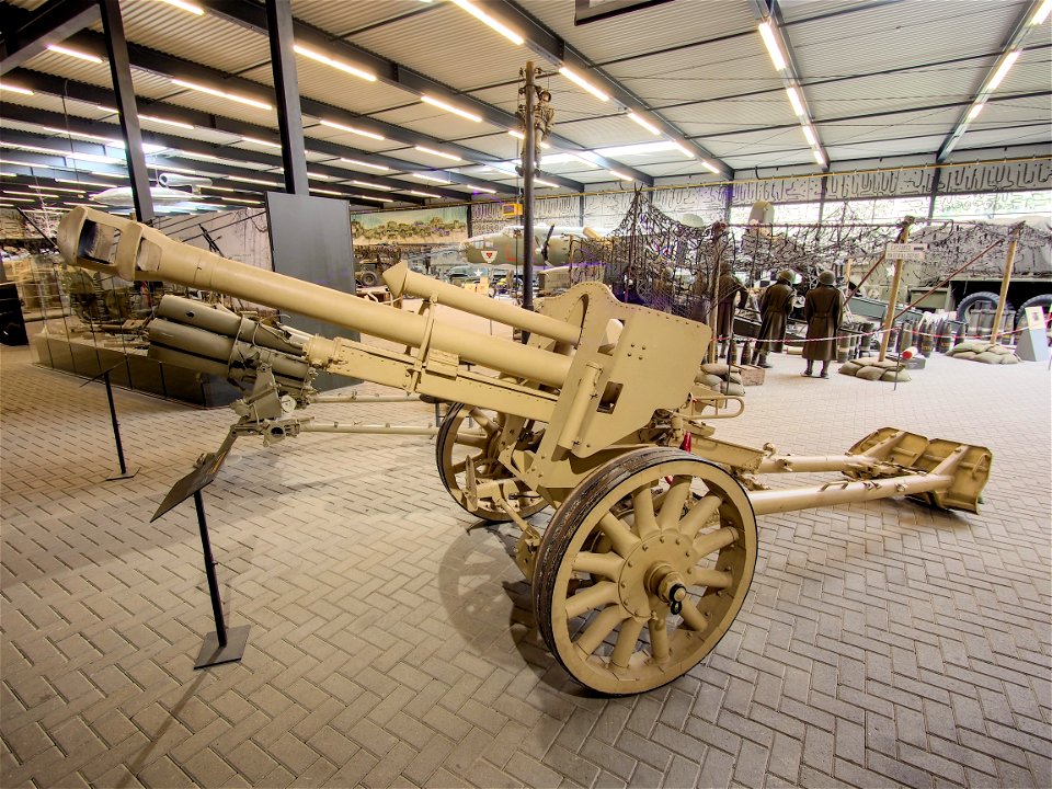 Artillery piece in the Overloon War Museum pic2