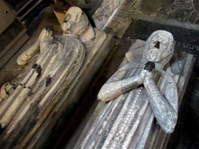 Twin effigies, Shrewsbury Abbey 02