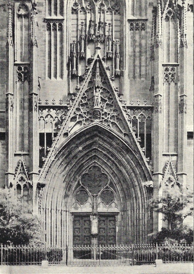 Magdeburger Dom Detailansicht vom Portalbau der Westseite des Domes