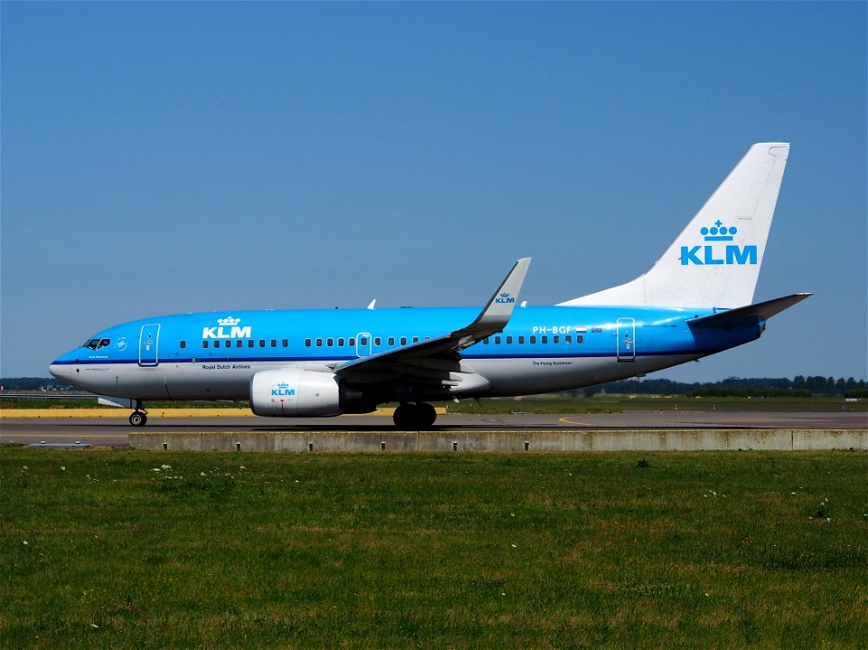 PH-BGF KLM Royal Dutch Airlines Boeing 737-7K2(WL) - cn 30365 taxiing 21July 2013 pic-004